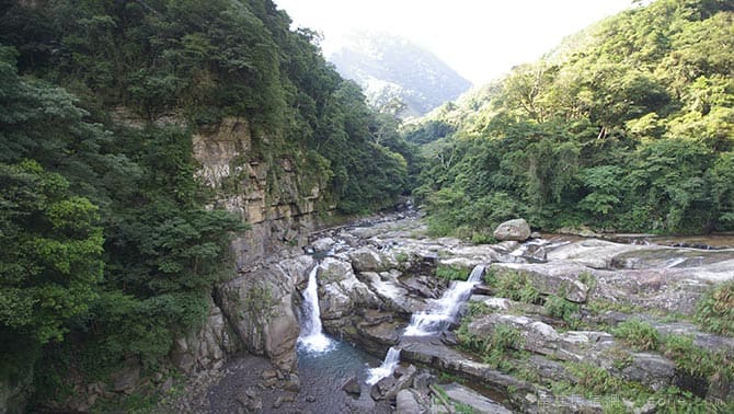 神仙谷壯麗的溪景