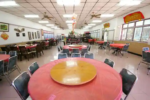 家政班餐廳內全景