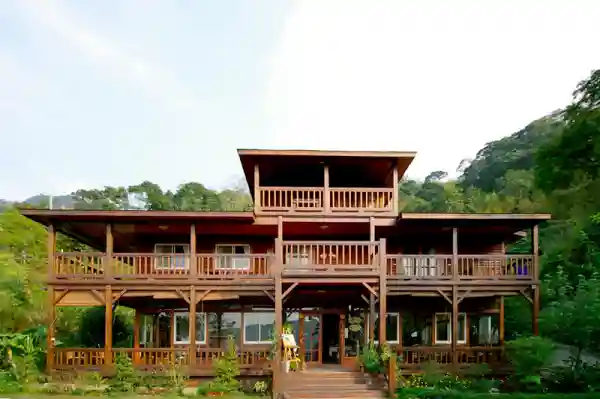 包棟木屋民宿外觀
