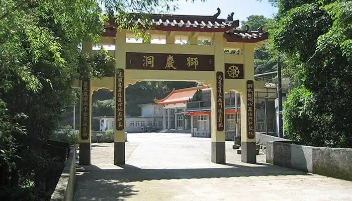 於清光緒21年（西元1895年）由普捷和尚開山，為獅頭山開山祖廟之一，日後陸續修建而成今日具規模的樣貌